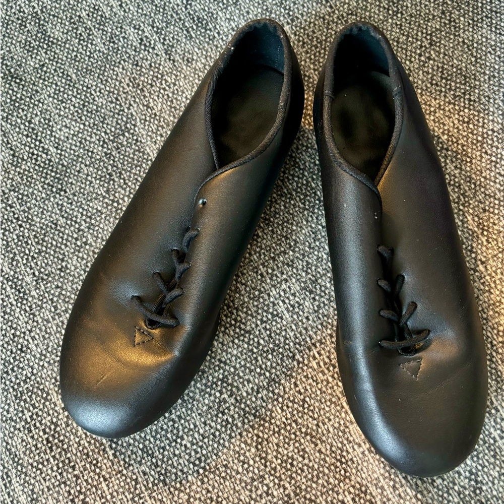 Black So Danca tap shoes